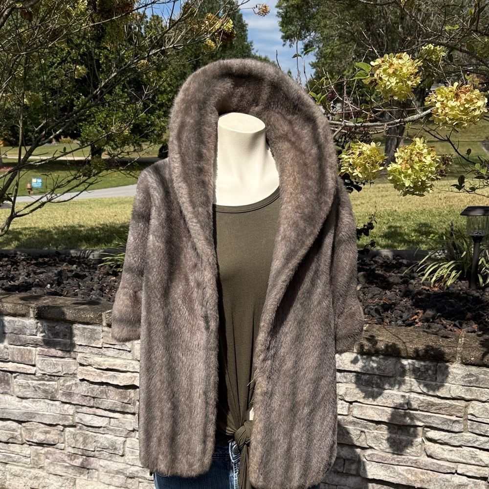 Elegant Gray Fur Shawl - Picture 2 of 9